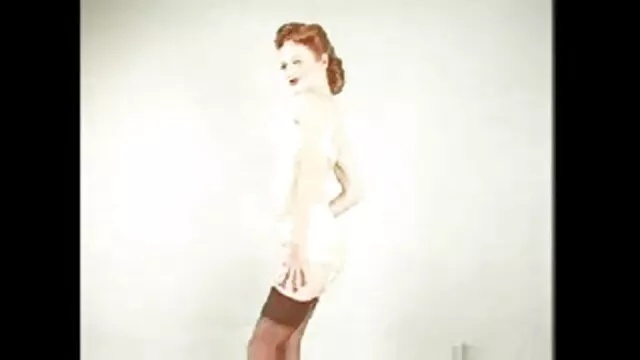 شقراء كيرا الساخن توافق على النوم من افلام سكس اجنبى مترجمة للعربية أجل المال