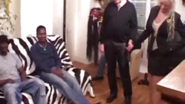 لطيف وقحة سكس طحن اجنبي Ariella فيريرا جاء لزيارة
