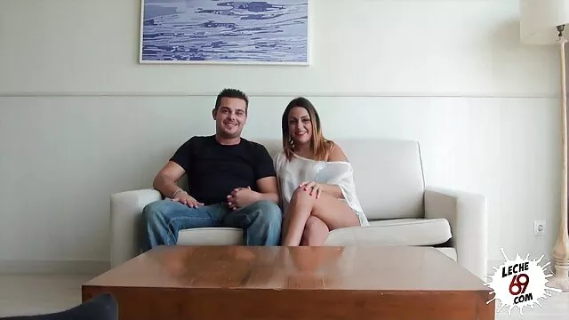 قصيرة شقراء افلام رومانسيه اجنبيه سكسيه يهز الديك مع أصابع قوية و كبيرة الحمار