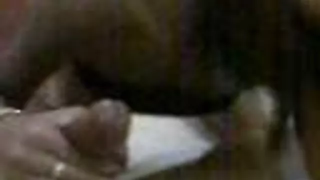 مولاتو سكس اجنبي اون لاين يوتيوب يعالج اثنين من الديوك في وقت واحد
