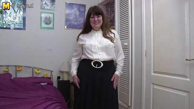 نظارات جميلة تدعو رجل افلام سكس اجنبيه مباشر إلى غرفة نومه