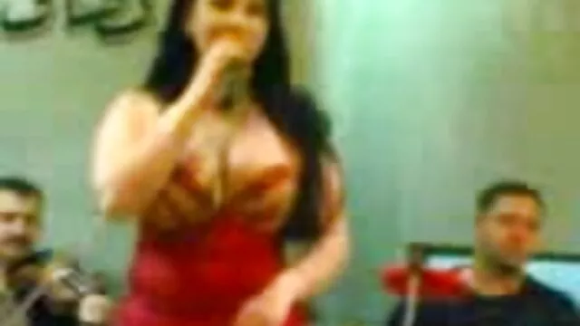 ابن استخدام الفراخ للمتعة مقاطع سكس من افلام اجنبي